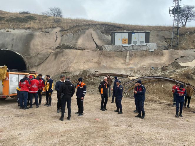 Kop tünelinde göçük: 5 işçi yaralandı - Resim : 2