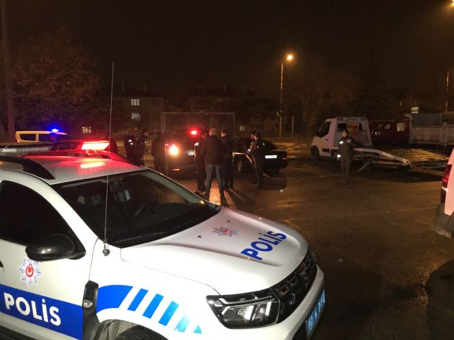 Otopark içerisinde ölü bulundu - Resim : 1