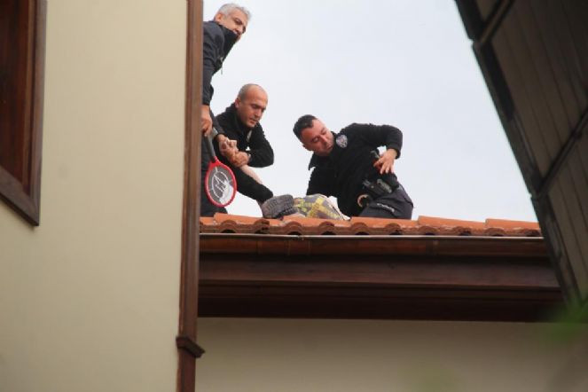 2.5 yıldır otel odasından çıkmayan turist polisleri şok etti - Resim : 8