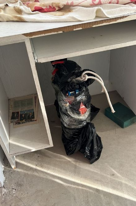 Akli dengesi yerinde olmayan kadın binaya 3 patlayıcı koydu - Resim : 2