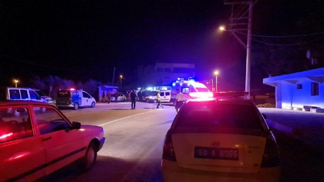 Polisin 'dur' ihtarına ateşle karşılık verdiler 1 ölü, 2 yaralı - Resim : 1
