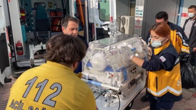 Yeni doğan bebeği buz gibi havada sokağa attılar - Resim : 3