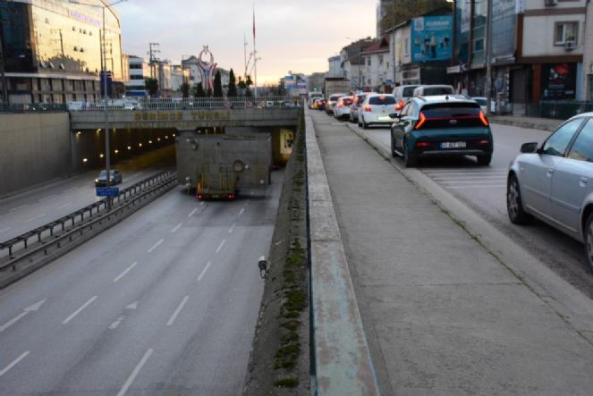 Dev platform tünele sıkıştı - Resim : 4