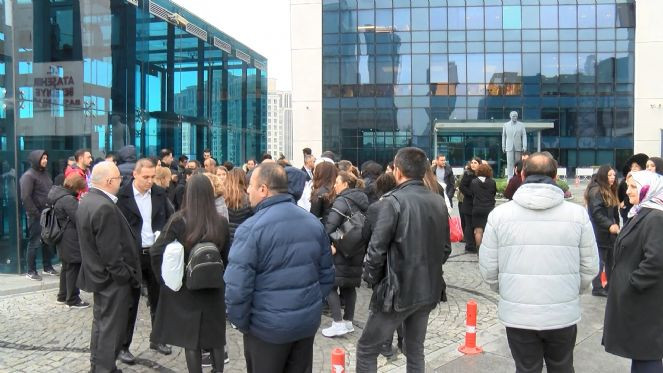 Ataşehir belediyesi önünde işçi eylemi - Resim : 4