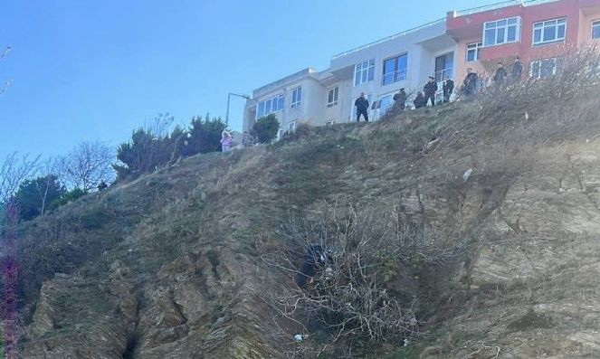 Genç kız uçurumdan düştü - Resim : 2