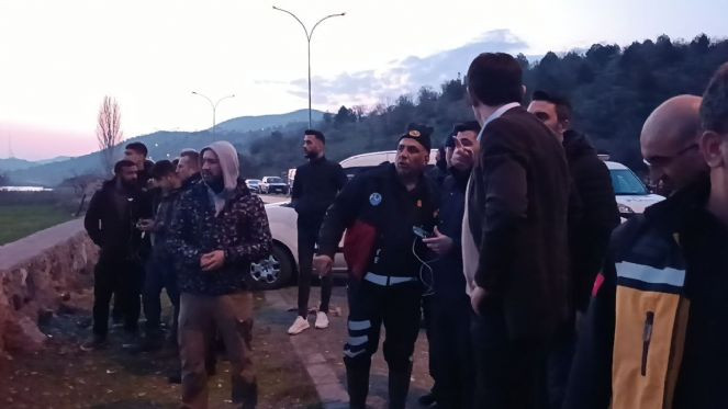 Adıyaman’da batan teknedeki 3 kişiden 2’si kayıp - Resim : 1