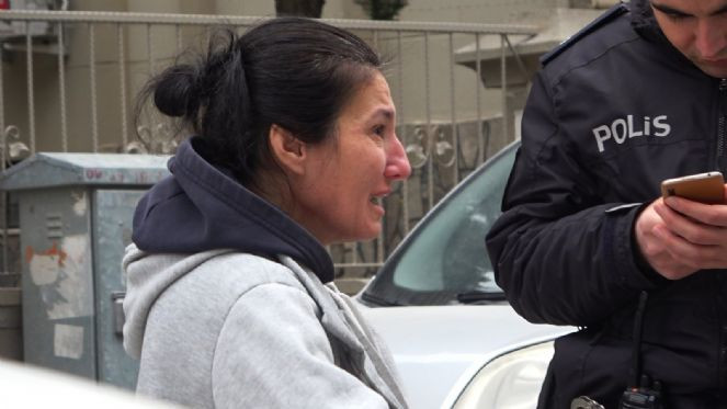 Üvey babasını bıçaklayıp kendini ihbar etti - Resim : 1