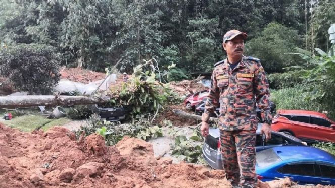 Malezya'da toprak kaymasında ölenlerin sayısı 31'e yükseldi - Resim : 8
