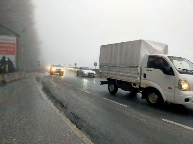 Bolu Dağı'nda sis ve sağanak! Mesafe 30 metreye düştü - Resim : 2
