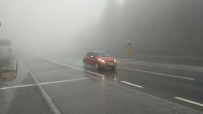 Bolu Dağı'nda sis ve sağanak! Mesafe 30 metreye düştü - Resim : 6