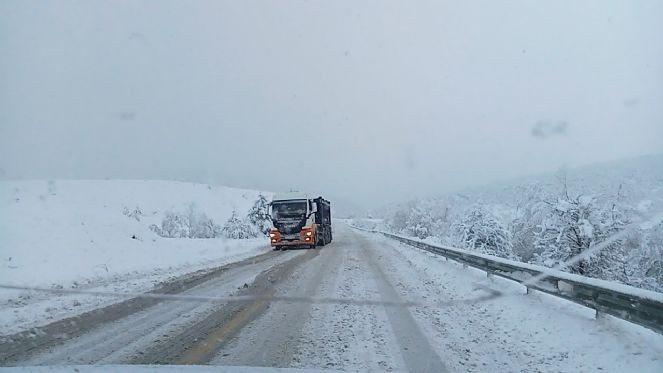 Kastamonu’da kar nedeniyle 13 köy yolu ulaşıma kapandı - Resim : 1