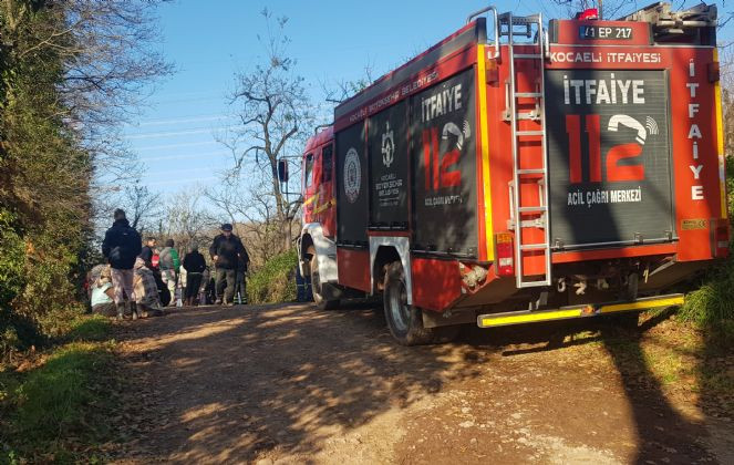 Devrilen traktörün altında kalan sürücü hayatını kaybetti - Resim : 1