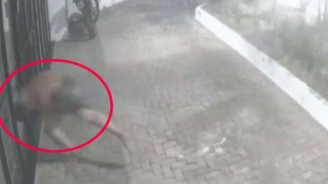 Sapık komşudan kadın bakın nasıl kurtuldu - Resim : 1