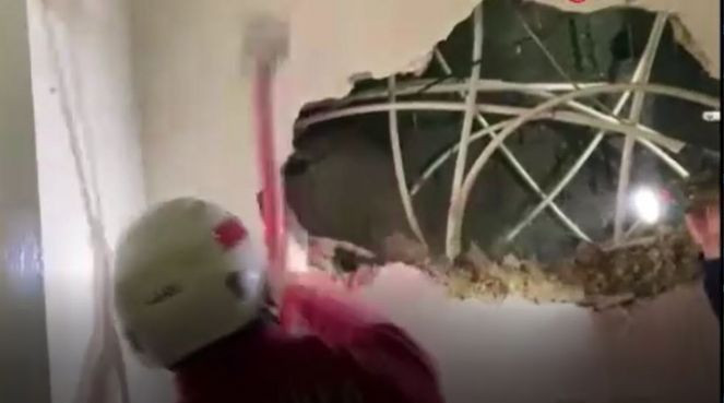 Yaralıyı duvarı kırarak kurtardılar - Resim : 1