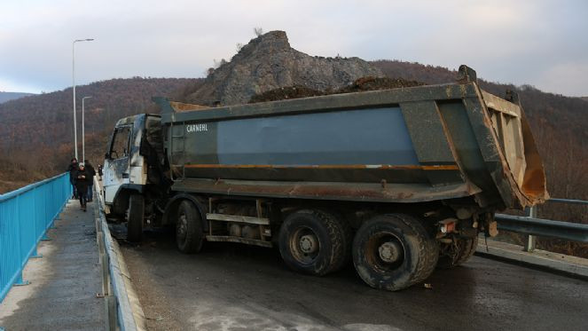 Kosova'nın kuzeyinde tansiyon yükseliyor - Resim : 2