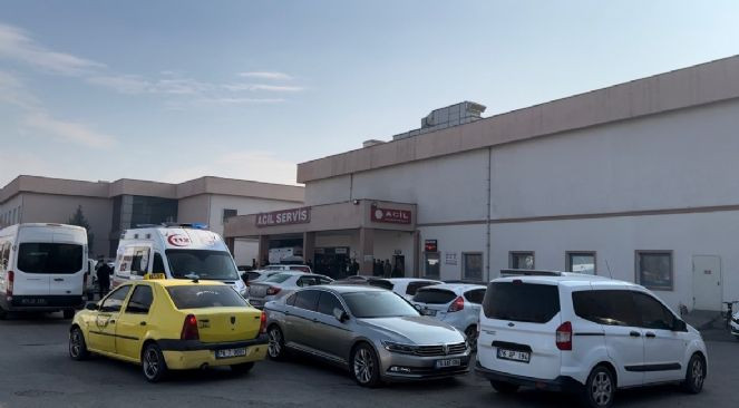 Lastiği patlayan askeri araç devrildi! Çok sayıda yaralı var - Resim : 6