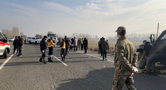 Lastiği patlayan askeri araç devrildi! Çok sayıda yaralı var - Resim : 9