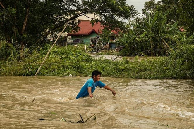 Filipinler'de ölenlerin sayısı 44'e yükseldi - Resim : 1