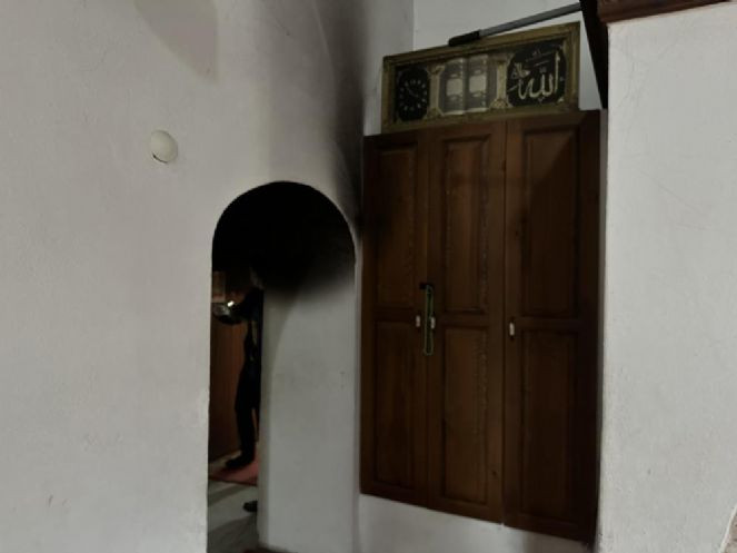 Camiyi yabancı uyruklu çocuk yaktı - Resim : 4
