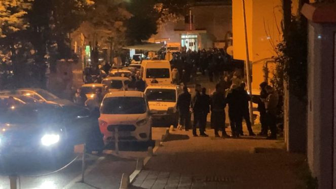 Fatih’te yumruklu saldırıya uğrayan polis ateş etti 1 ölü - Resim : 1