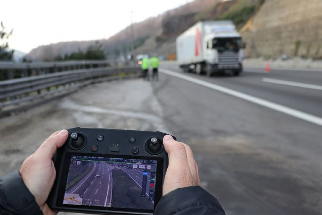 Anadolu Otoyolu'nda kurallara uymayan sürücüler drondan kaçamadı - Resim : 1