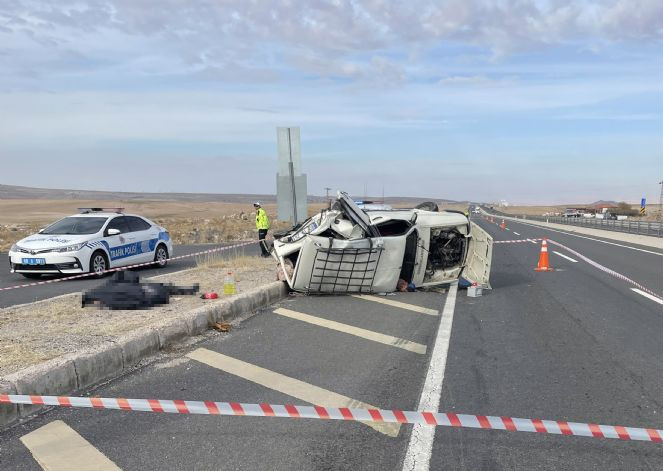 Aksaray'da iki otomobil çarpıştı. 1 ölü, 3 yaralı - Resim : 1