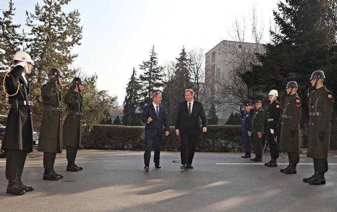 Bakanı Akar, Finlandiyalı mevkidaşı Kaikkonen ile görüştü - Resim : 2