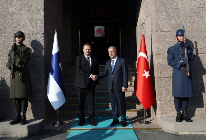 Bakanı Akar, Finlandiyalı mevkidaşı Kaikkonen ile görüştü - Resim : 4