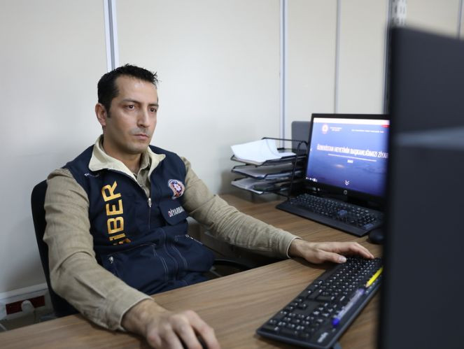 Polisin sanal devriyesine bir yılda 8 bin hesap takıldı - Resim : 1