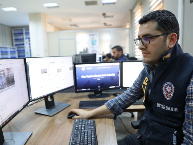 Polisin sanal devriyesine bir yılda 8 bin hesap takıldı - Resim : 4