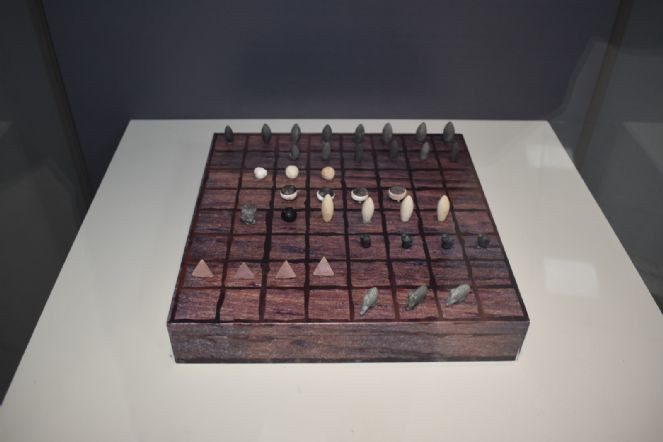 Başur Höyük’teki oyunun gizemi 20 yıldır çözülemedi. Taşlarda 4 domuz 4 köpek de var - Resim : 1