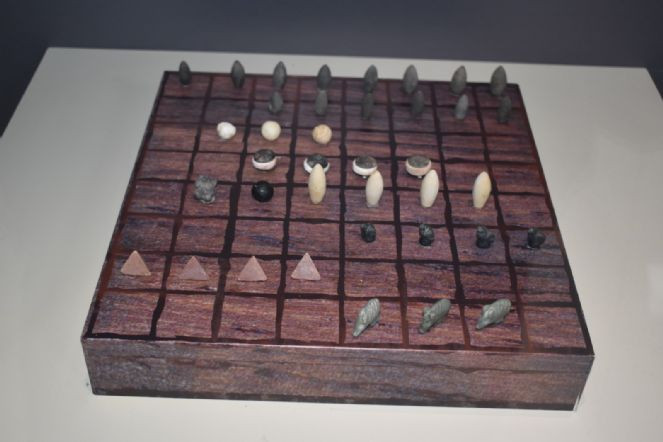 Başur Höyük’teki oyunun gizemi 20 yıldır çözülemedi. Taşlarda 4 domuz 4 köpek de var - Resim : 12