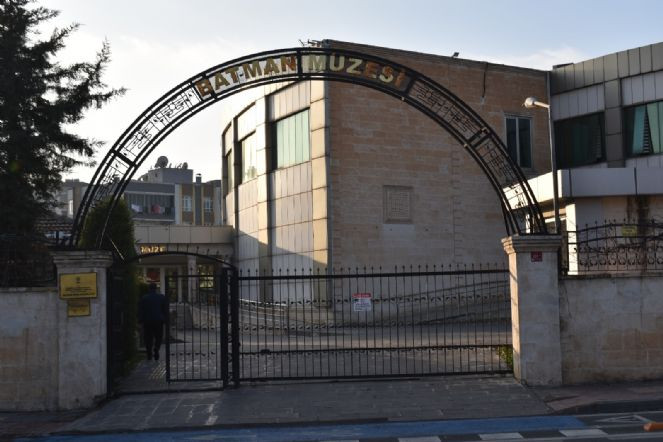 Başur Höyük’teki oyunun gizemi 20 yıldır çözülemedi. Taşlarda 4 domuz 4 köpek de var - Resim : 14