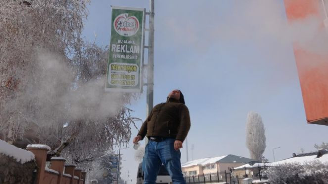 Ardahan buz kesti, havaya serpilen sıcak su dondu - Resim : 3