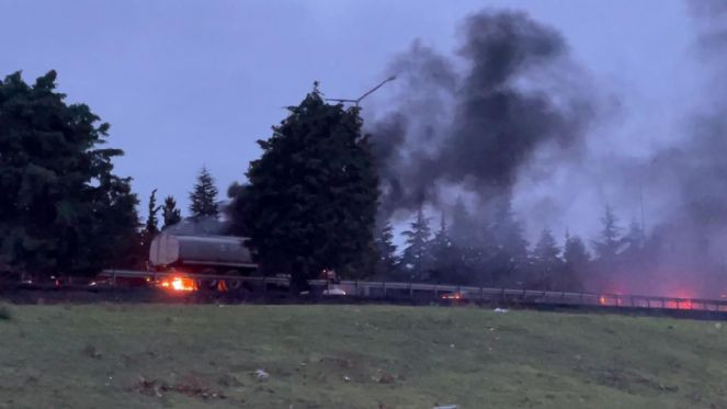 Su tankeri alev alev yandı - Resim : 1