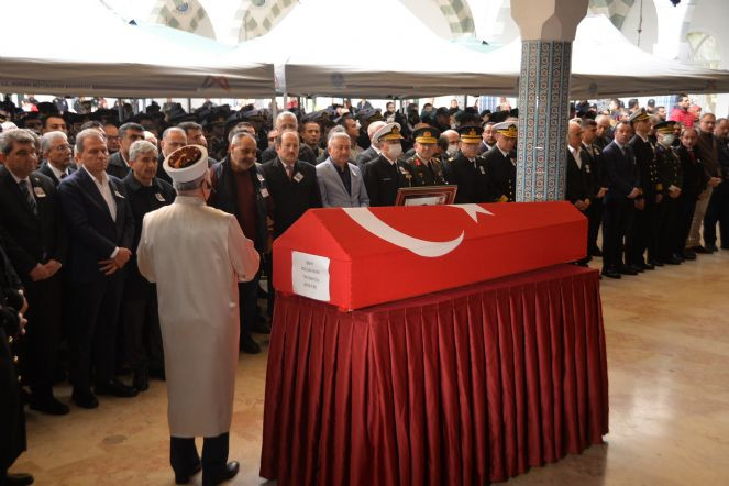 Şehit uzman çavuş Mersin'de toprağa verildi - Resim : 1