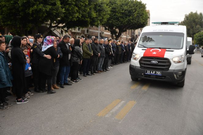 Şehit uzman çavuş Mersin'de toprağa verildi - Resim : 5