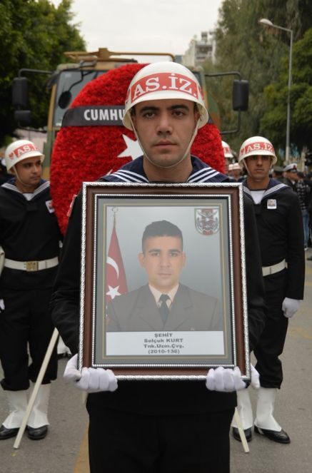 Şehit uzman çavuş Mersin'de toprağa verildi - Resim : 8