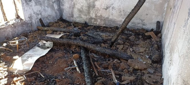 Geceyi aydınlatan yangında ev küle döndü - Resim : 5