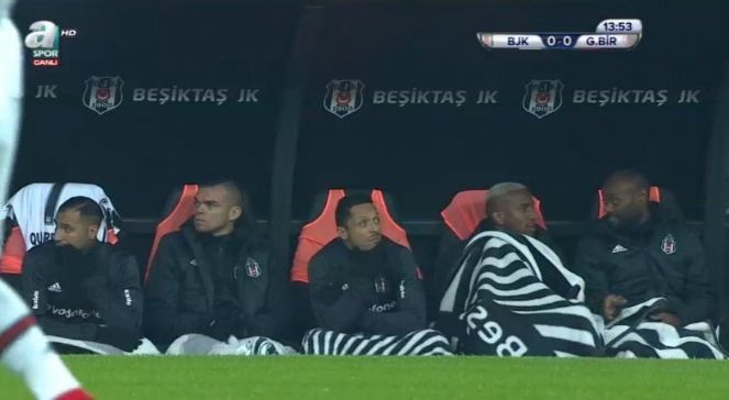 Transfermarkt.com.tr on X: Sevilla, Beşiktaş'ın 1 yıllık kiralama  teklifine 'evet' dedi ancak satın alma opsiyonu olmasını istemedi.  Prensipte yapılan anlaşmanın ardından siyah-beyazlılar Hollandalı golcüyü  ikna turlarına başladı. #Besiktas #Sevilla