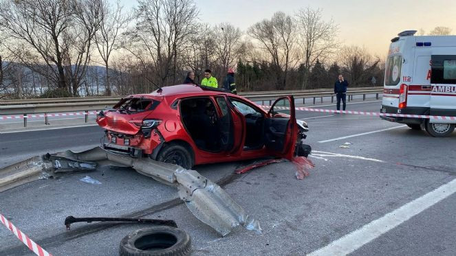 Tır ortalığı savaş alanına çevirdi:1 ölü - Resim : 1