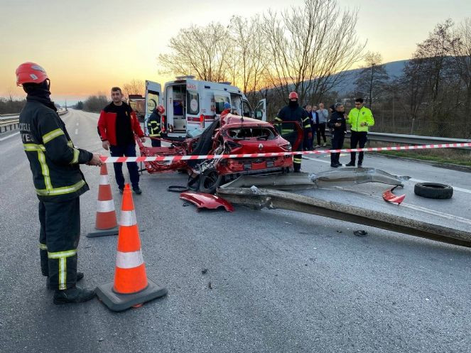 Tır ortalığı savaş alanına çevirdi:1 ölü - Resim : 5