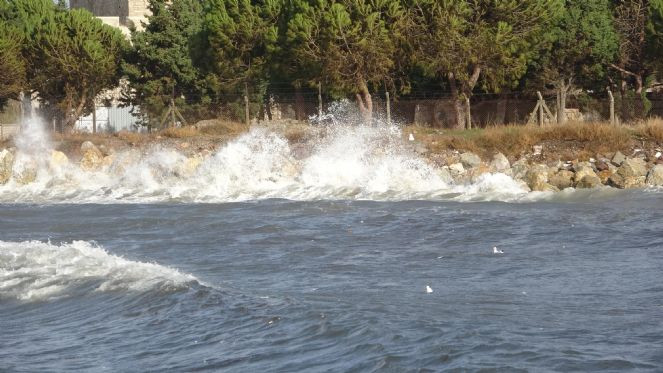 Çanakkale'de fırtına, deniz ulaşımını olumsuz etkiledi - Resim : 5