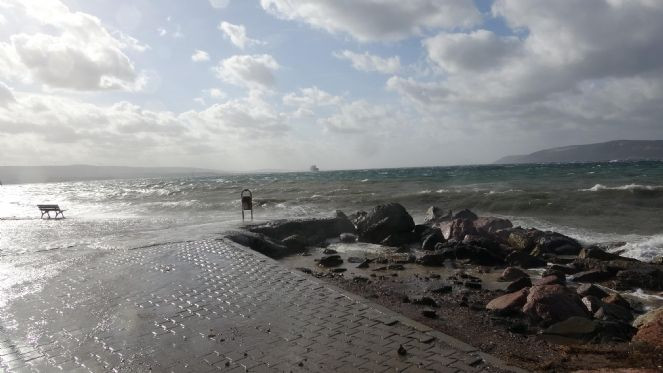 Çanakkale'de fırtına, deniz ulaşımını olumsuz etkiledi - Resim : 7