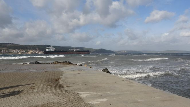 Çanakkale'de fırtına, deniz ulaşımını olumsuz etkiledi - Resim : 10