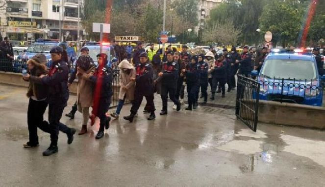 Kuşadası'nda devre mülk operasyonu 30 tutuklama - Resim : 2
