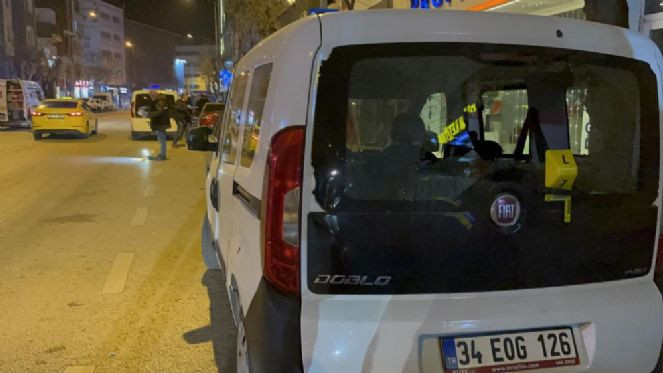 Park halindeki 3 araç maganda kurşununa hedef oldu - Resim : 1