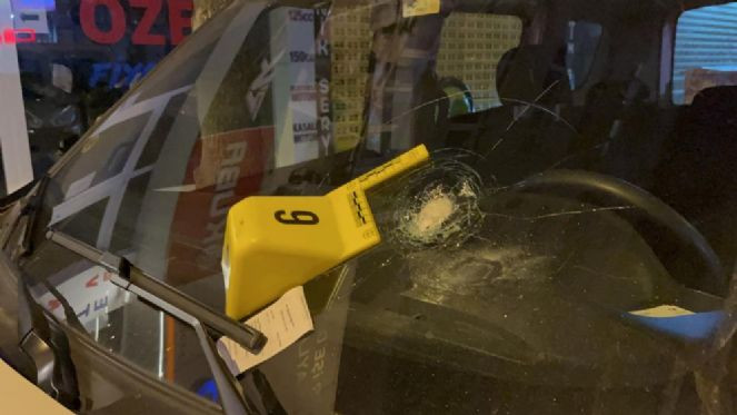 Park halindeki 3 araç maganda kurşununa hedef oldu - Resim : 2