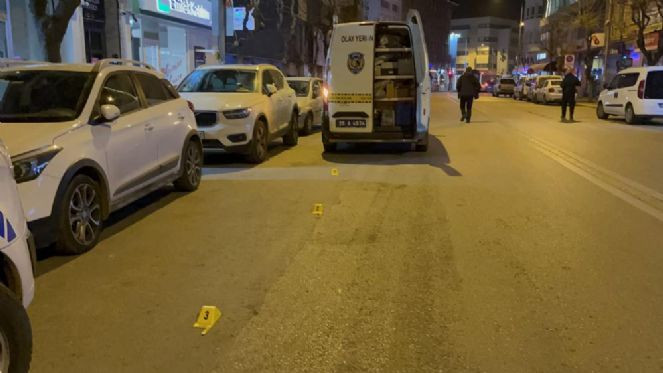 Park halindeki 3 araç maganda kurşununa hedef oldu - Resim : 3