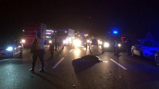 Korkunç kaza. yolda bekleyen 2 kişiye başka araç çarptı - Resim : 2